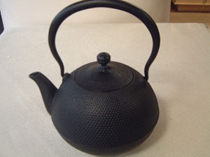 レア品 新品未使用 急須 鉄瓶 南部鉄瓶 池永鉄工 伝統的アラレ文様